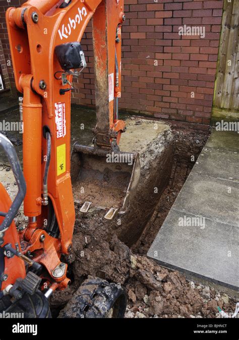 digging foundations with mini digger|fix foundation problems yourself.